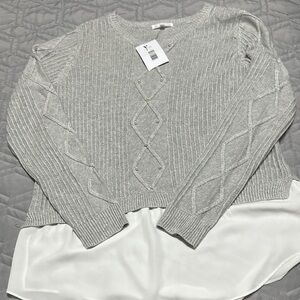 Sz L🇨🇦⭐️NWT RW & CO Camber & Grace Grey Knit Sweater with Pearl Detail